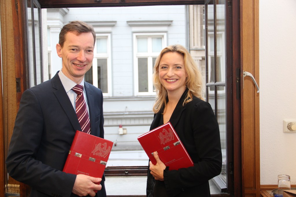 Archivleiter Dr. Jens Metzdorf und Museumsdirektorin Dr. Uta Husmeier-Schirlitz