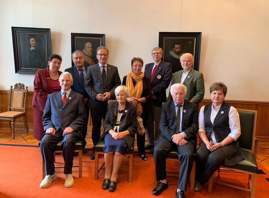 v.l.n.r. Olga Druganova, Petr Vasilev, Petr Vasilevskii, Bürgermeister Reiner Breuer, Nina Doronkina, Angelika Quiring-Perl, Marc Dietrich, Aleksandr Gordeev, Hartmut Rohmer und Liudmila Gorokhova