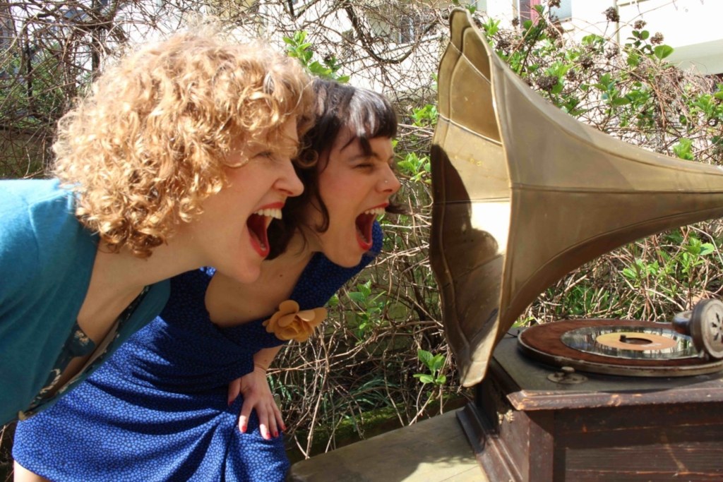 Sisters_Gramophon.jpg
